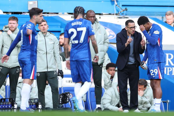 Manchester United and Chelsea Prepare for Crucial Match