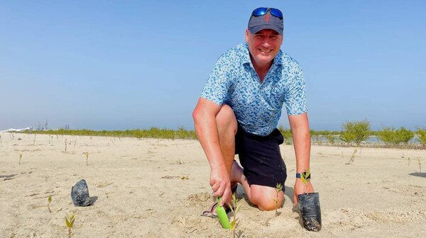 Турнир Hero Dubai Desert Classic завершает посадку 1750 деревьев