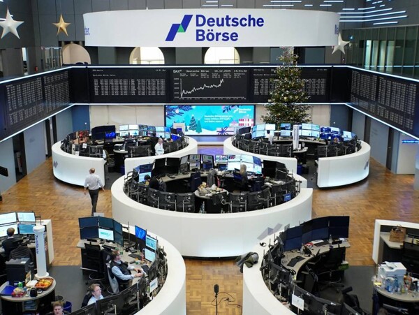 Mixed European Stock Performance Amid Rate Decisions and Budget Talks