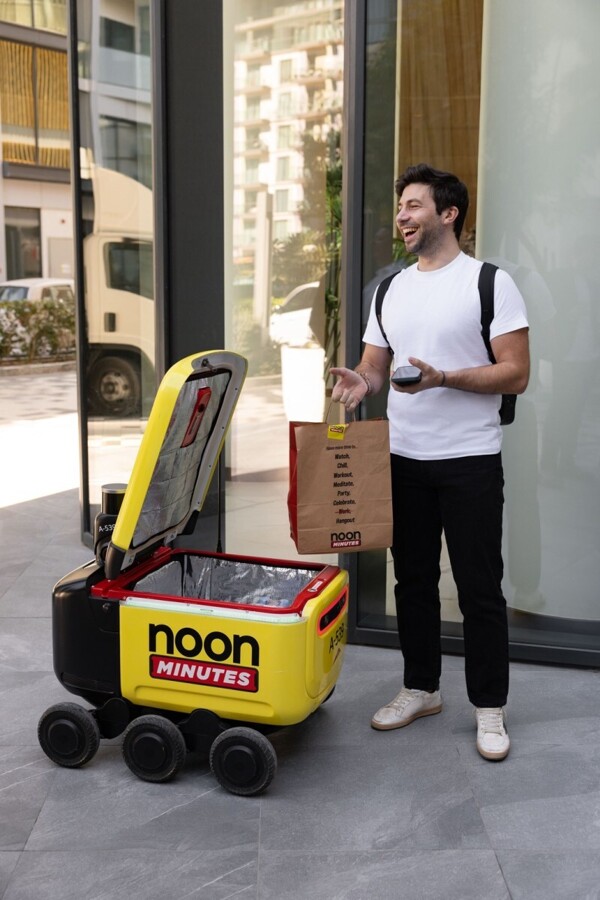 Autonomous Robots Revolutionize Delivery in Dubai