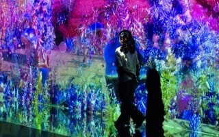 Погружение в интерактивные ощущения в Ayah World