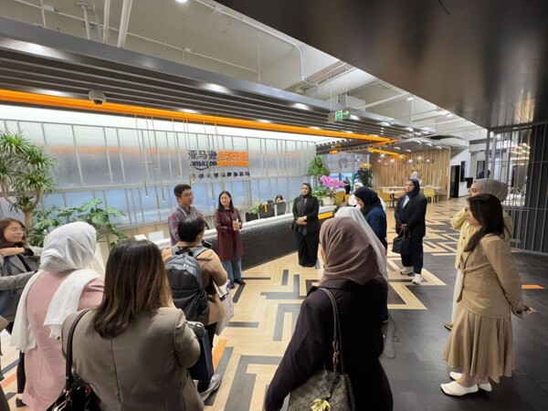 Делегация женщин-предпринимателей из ОАУ