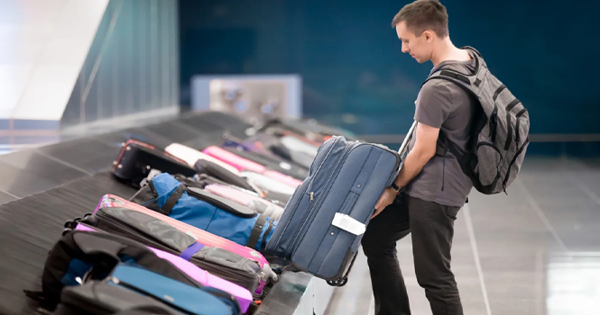 Travelers Complain About Airline Baggage Fees