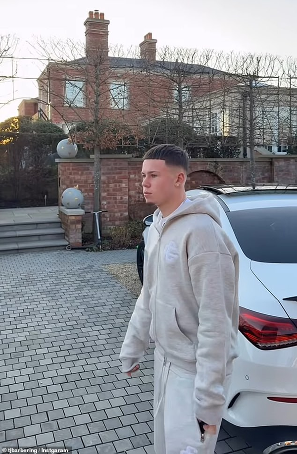 Wayne Rooney Welcomes Barber Tom Jackson Home