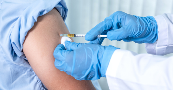 Министерство здравоохранения ОАЭ рекомендует ежегодную прививку от гриппа шести уязвимым группам