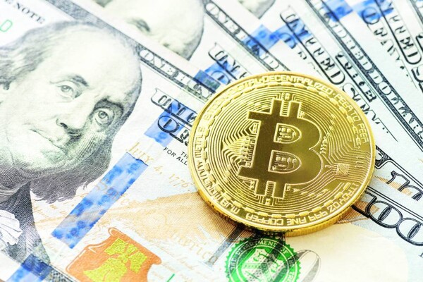 Experts Attribute Cryptocurrency Price Drop to Liquidity Pressure