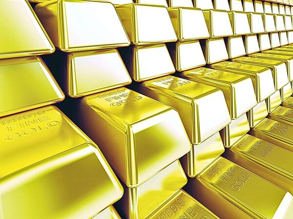Цены на золото колеблются на фоне геополитической неопределенности