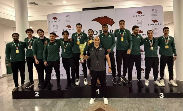 Команда по плаванию Университета Шарджи стала чемпионом