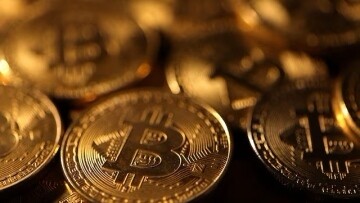Биткойн упал на 5%, Эфир вырос на 1,58%
