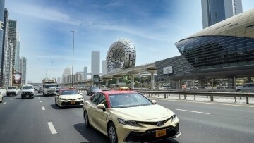 Таксомоторная компания Дубая увеличивает парк для удовлетворения спроса