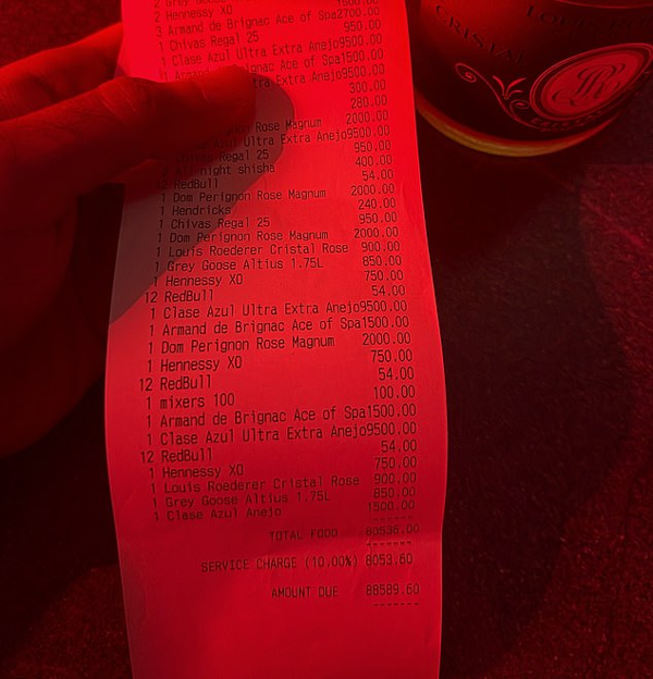 Спортсмен установил рекорд по чаевым в манчестерском ресторане