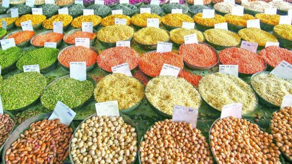 Global food prices fall for third consecutive month