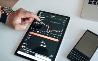 Day Trading vs. Swing Trading: Which Style is Right for You?