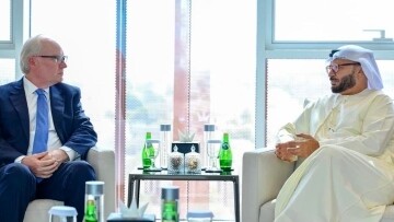 Советник по дипломатии ОАЭ встретился с спецпредставителем США по Йемену