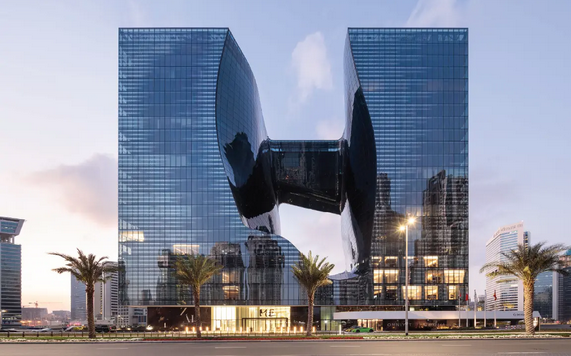 阿玛纳：强劲地位和重大合同