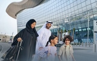 Trabajo las 24 horas en el Aeropuerto de Zayed para garantizar la seguridad de los pasajeros