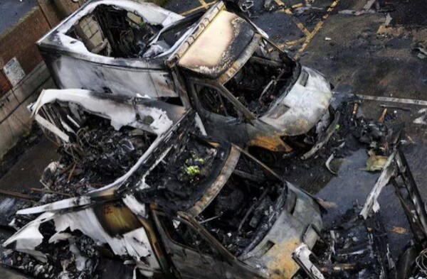 三名男子因涉嫌纵火救护车被捕