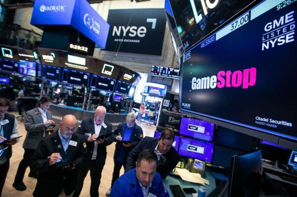 Акции растут, когда Meta поднимается на 1,9%, а Apple падает на 1,9%