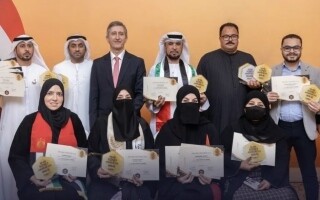 阿联酋养蜂人在巴黎国际蜂蜜比赛中获得29个奖项