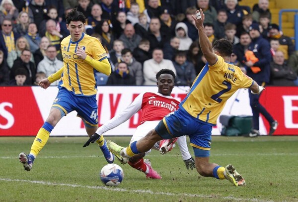 Saka Teaches a Lesson in Responding to Racism After Mansfield Win